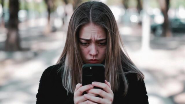 Мошенники звонят школьникам и под видом электронных дневников выманивают деньги