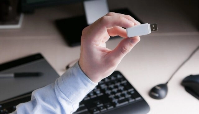 Эксперты указали на небезопасность данных людей, оформляющих ЭЦП