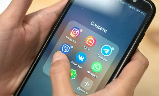 В Петербурге учителей заставят следить за учениками в соцсетях