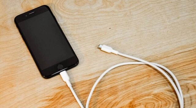 В продаже появились хакерские кабели для iPhone