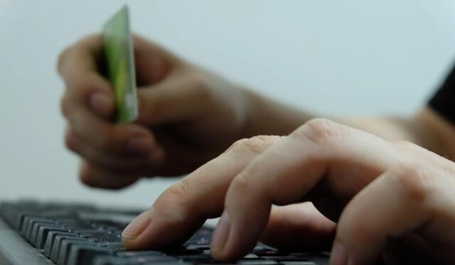 Мошенники обманывают россиян, предлагая компенсации за локдаун