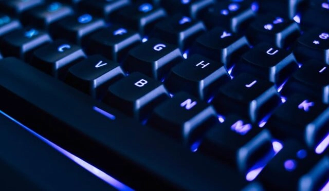 Ростелеком-Солар: российские компании финансово страдают из-за мошенничества и слива данных сотрудниками