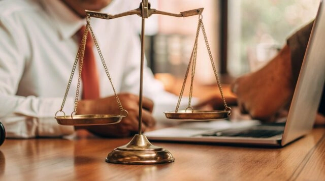 Получение персональных данных работника от третьих лиц: как действовать работодателю законно