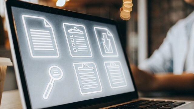 ИИ для поиска несоответствий в договорах и регламентах: извлечение условий, сравнение версий, подсветка рисков