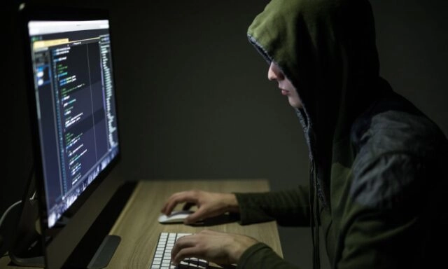 Хакеров из России обвинили в краже личных данных британского министра