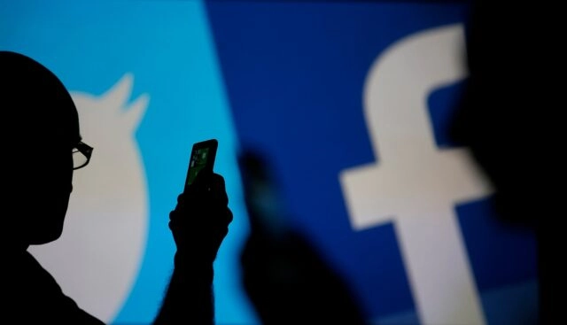 Российские власти не дали Facebook и Twitter дополнительное время на перенос серверов в РФ