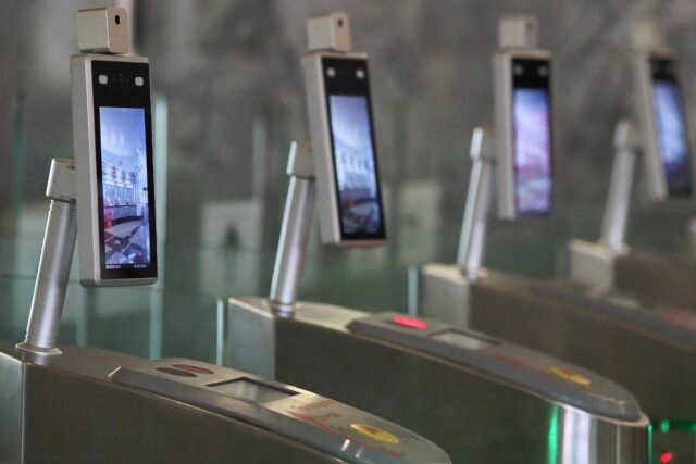 Московский общественный транспорт получит оплату по лицу