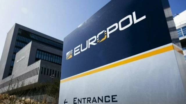 Полиция арестовала хакеров, которые использовали программу-вымогатель REvil для заражения 5000 компаний