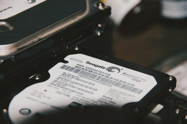 Financial Times: корпорации уничтожают SSD и HDD для обеспечения безопасности своих данных