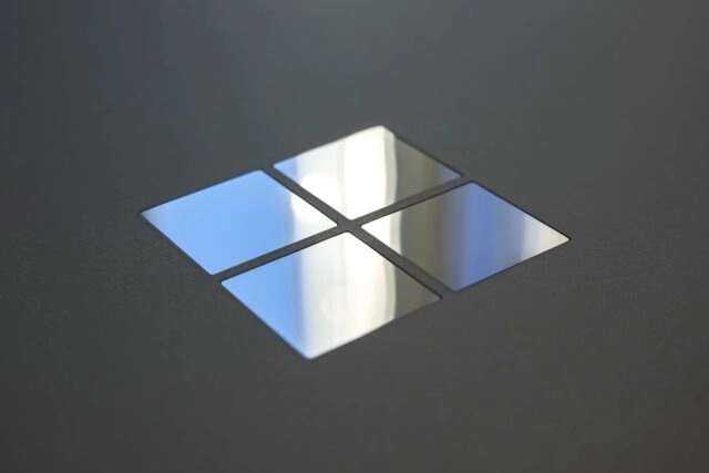 Корпорация Microsoft почти полностью прекращает свою деятельность в России