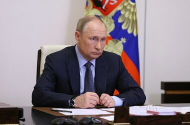 Путин поручил подготовить поправки об оснащении критической инфраструктуры российским ПО